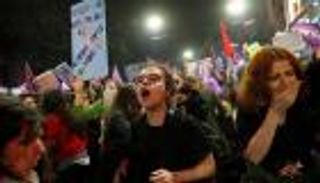 الشرطة التركية تقمع مسيرة نسائية في اليوم العالمي للمرأة