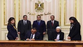 أثناء توقيع الاتفاقية