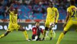 ثنائي الرائد يلوم النقص العددي بعد الخسارة من التعاون