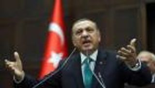 الليرة التركية تواصل هبوطها بسبب عناد أردوغان