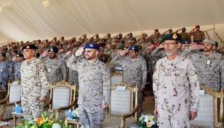 القادة المشاركون في اختتام تمرين "درع الجزيرة المشترك 10"