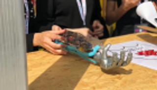 4 طالبات بالإمارات يبتكرن يدا كهربائية لمبتوري الأطراف