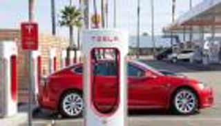 تسلا تخفض وقت شحن السيارات الكهربائية.. وتنقل تجربتها لآسيا