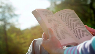 هناك اتجاه عالمي نحو القراءة الإلكترونية