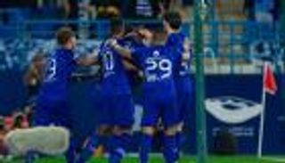 بالفيديو.. معلق سعودي يفسر أسباب تعثر الهلال أمام الوحدة