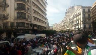 طلبة جزائريون يتظاهرون في العاصمة ضد ترشح بوتفليقة