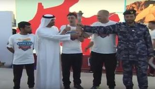 عبدالله بن سالم القاسمي يستقبل شعلة الأمل في واجهة المجاز بالشارقة