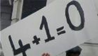 بالصور.. جزائريون يبتكرون طرق تعبير ساخرة في مظاهراتهم