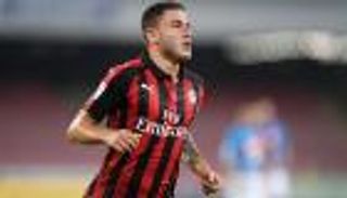 صراع إنجليزي على ضم ظهير ميلان