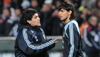 مارادونا وأجويرو - صورة أرشيفية 