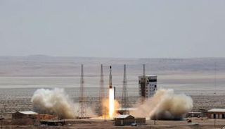 القمر الجديد يقدم خدمات البث الإذاعي والتلفزيوني عالية الجودة- أرشيفية