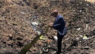 الرئيس التنفيذي لمجموعة الخطوط الجوية الإثيوبية في موقع الحادث