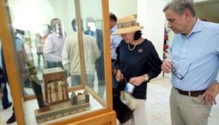 عرض مجموعة أثرية من مقبرة لأول مرة بالمتحف