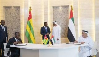 محمد بن زايد ورئيس توجو يشهدان توقيع اتفاقية 