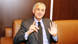 الكاتب المغربي محمد المعزوز