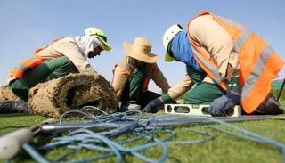 قطر انتهكت حقوق العمال في تجهيز منشآت مونديال 2022