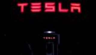 بالصور.."تسلا" تتراجع عن قرار إغلاق غالبية متاجرها