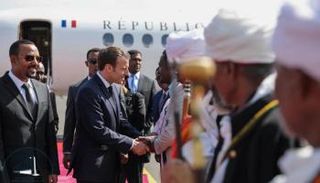 الرئيس الفرنسي إيمانويل ماكرون ورئيس وزراء إثيوبيا