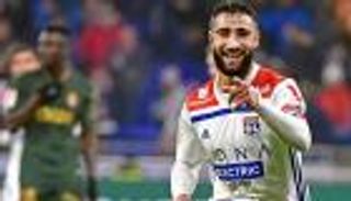 نبيل فقير يتحدث عن مواجهة برشلونة ومستقبله مع ليون