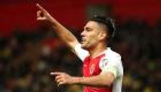 فالكاو يعلن خوضه تجربة احترافية بعيدة عن كرة القدم