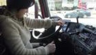 بالصور.. سوريات يقتحمن مجال قيادة الشاحنات