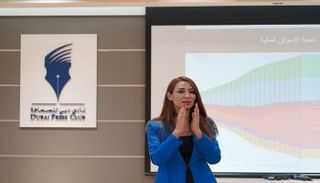 جانب من ورشة عمل نظمها نادي "دبي للصحافة"
