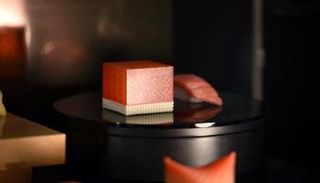 الطابعة تُشكِّل وجبات "السوشي" حسب رغبة الزبائن