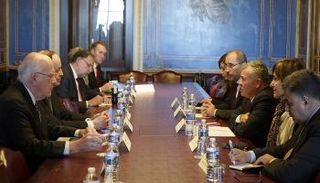 العاهل الأردني خلال لقاء عقده مع أعضاء بالكونجرس الأمريكي