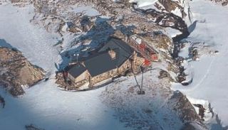 مصرع 2 وإصابة 2 آخرين في انهيار ثلجي بأعلى جبال بريطانيا