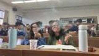 جامعة صينية تتيح التدخين في فصولها لدراسة التبغ