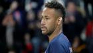 "يويفا" يفتح تحقيقا مع نيمار بعد تطاوله على حكام مباراة يونايتد