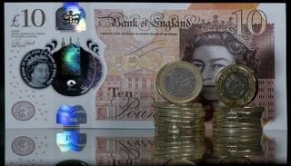 الإسترليني يفقد مكاسبه بعد رفض البرلمان البريطاني خطة ماي