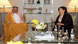 الشيخة مي بنت محمد آل خليفة إبّان وصولها إلى الرياض