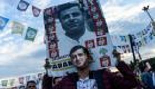 مقصلة أردوغان.. اعتقال تركي تضامن مع معارض كردي