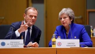 تيريزا ماي ودونالد توسك