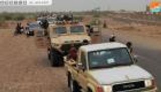 "العمالقة": خبراء إيرانيون قصفوا بالصواريخ مدينة الخوخة اليمنية