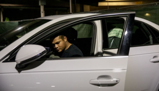 مواقف السيارات في كاليفورنيا ملاذ آمن للمشردين