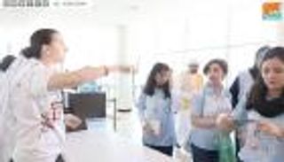 بالصور.. توافد المتطوعين على مقر حفل الأولمبياد الخاص بأبوظبي