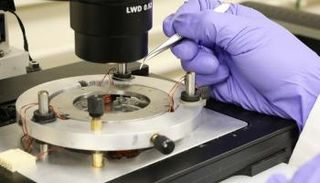 الروبوت حجمه 100 مرة أصغر من سمك شعرة الإنسان