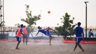 أبيض الشواطئ