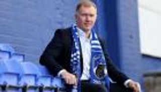 سكولز ينهي مهمته التدريبية الأولى بعد شهر واحد