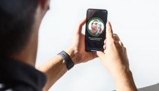 أبل تخطط لإطلاق 3 هواتف آيفون جديدة