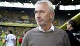 تقارير: فان مارفيك يقترب من تدريب منتخب الإمارات