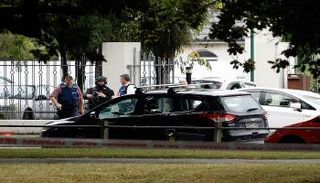 الشرطة النيوزيلندية في موقع الهجوم 