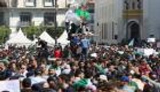 بدء تجمع محتجين في وسط العاصمة الجزائرية