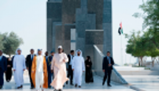 خليفة بن طحنون يستقبل رئيس السنغال في واحة الكرامة