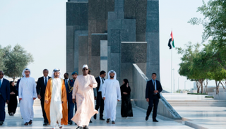 خليفة بن طحنون يستقبل رئيس السنغال في واحة الكرامة