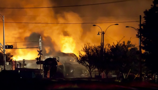 "نتفليكس" تحذف صورا لمأساة سكة حديد كندية من فيلم "بيرد بوكس"