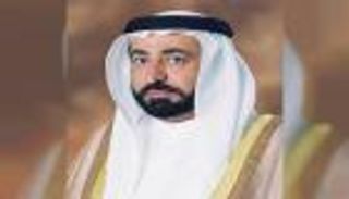 سلطان القاسمي يزور جناح الشارقة في "باريس الدولي للكتاب"