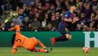 لاعب إسبانيول السابق يطالب بإيقاف سواريز مدى الحياة